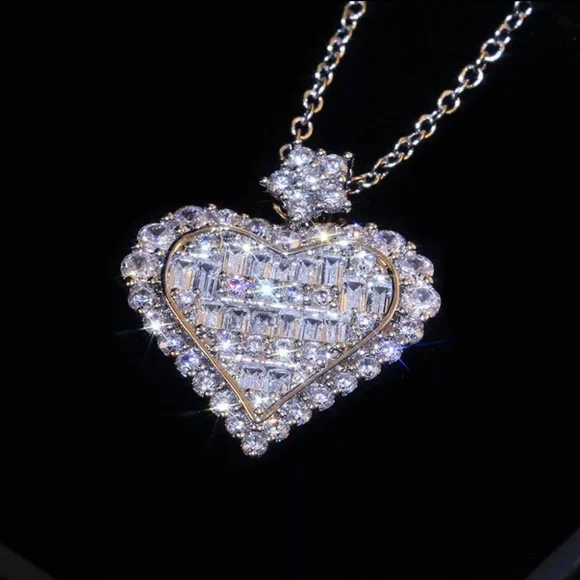 🎀18k Aesthetic Diamond Heart Pendant - Picture 4 of 7